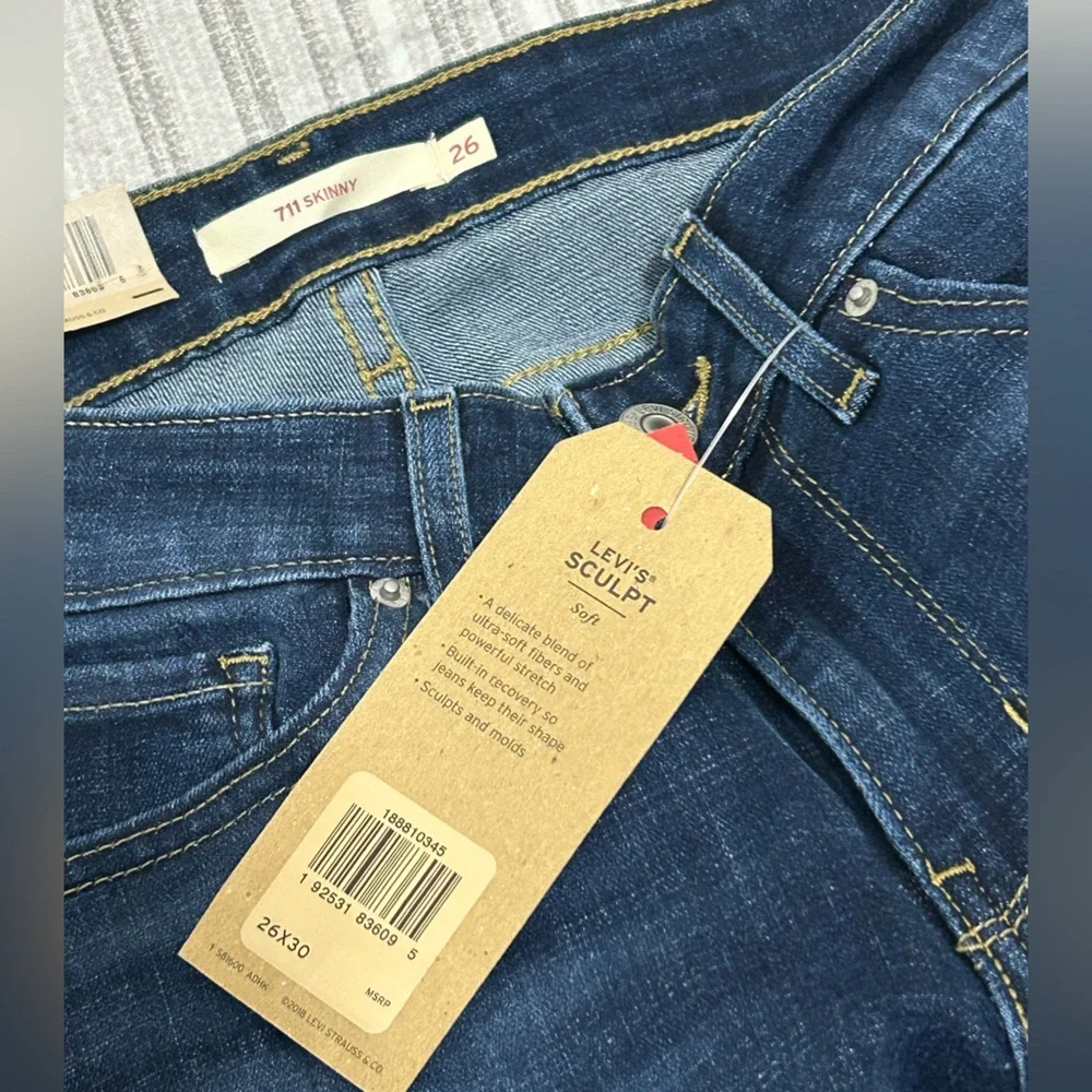 Levi's Distressed Skinny Fit Jeans | Women’s 2 / 26x30” | Mid-Rise - Picture 8 of 12